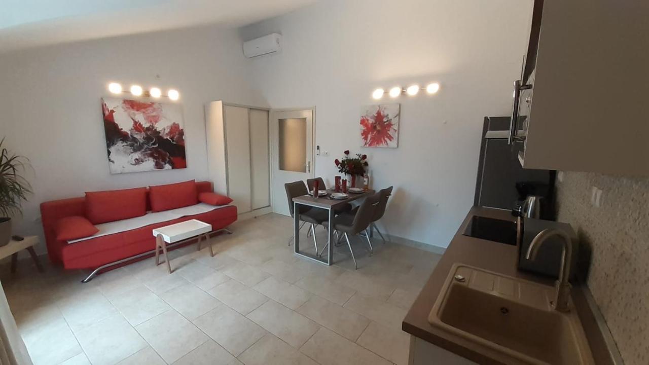 Holiday Hvar Vrbanj Exterior foto