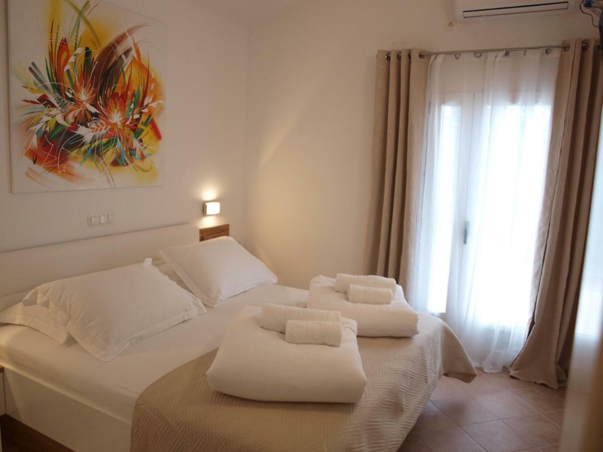 Holiday Hvar Vrbanj Exterior foto